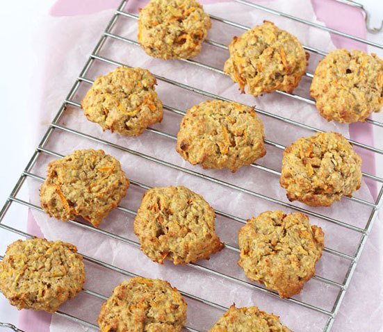 Carrot Apple and Oat Breakfast Cookies from My Fussy Eater. Homemade Baby Finger Food Recipes and Ideas for giving Your Baby Nutritious Finger Foods. These delicious finger food recipe are easy to make and are soft for little hands. Homemade recipe for babies and toddlers from Aileen Cox Blundell from The Baby Led Feeding Cookbook. 