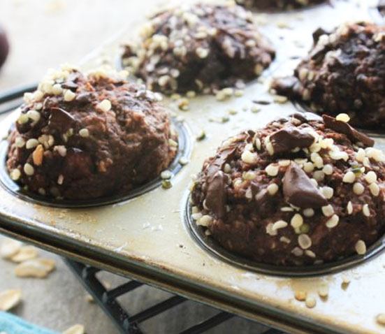 Fruit sweetened chocolate cherry muffins for kids from Tiny Tummy Tales. Homemade Baby Finger Food Recipes and Ideas for giving Your Baby Nutritious Finger Foods. These delicious finger food recipe are easy to make and are soft for little hands. 