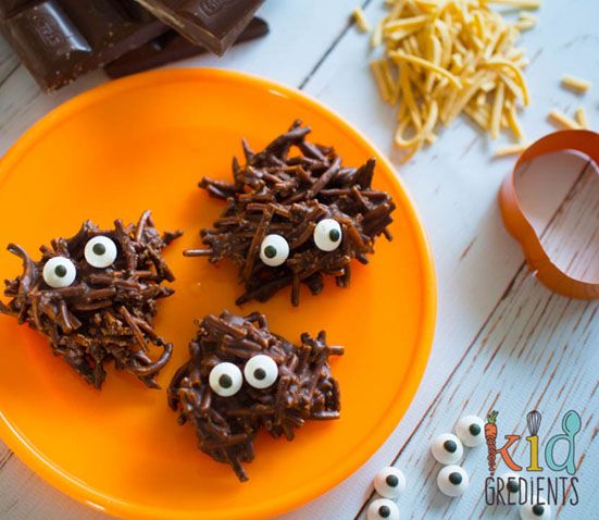 10 Healthy Halloween Foods to make right now! Baby and Toddler Finger Foods Chocolate Swamp Monsters from Kidgredients. Homemade Baby Finger Food Recipes and Ideas for giving Your Baby Nutritious Finger Foods for the halloween season. These delicious halloween finger food recipe are easy to make and are soft for little hands. 