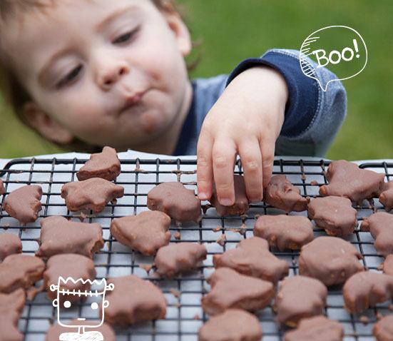 10 Healthy Halloween Foods to make right now! Baby and Toddler Finger Foods Healthy Baby Cookies from Baby Led Feeding. Homemade Baby Finger Food Recipes and Ideas for giving Your Baby Nutritious Finger Foods for the halloween season. 
