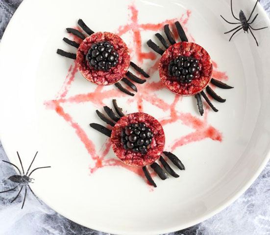 10 Healthy Halloween Foods to make right now! Baby and Toddler Finger Foods Organix Sppky Spider Rice Cakes from My Fussy Eater. Homemade Baby Finger Food Recipes and Ideas for giving Your Baby Nutritious Finger Foods for the halloween season. These delicious halloween finger food recipe are easy to make and are soft for little hands. 