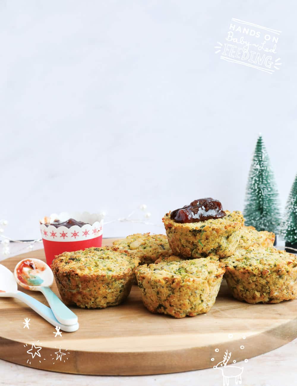 Wholegrain Turkey Stuffing Muffins make a healthy leftover recipe that is easy and freezer friendly. Served with a dollop of cranberry sauce, the little muffins are a healthy finger food the entire family can enjoy. They make healthy appetizers too! #leftovers #holidayrecipe #turkeyrecipe #babyledweaning #babyledfeeding #christmasrecipe