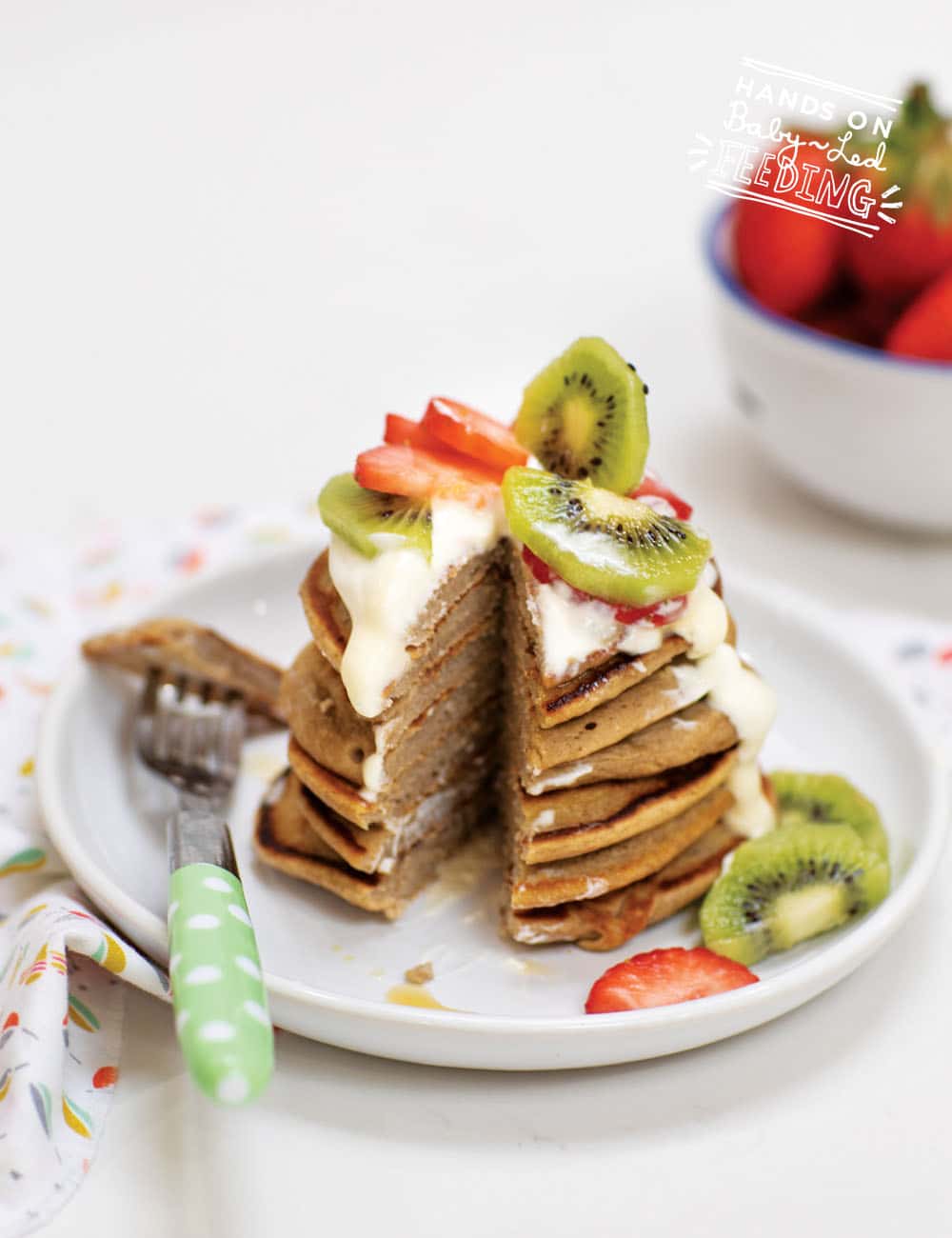 An easy & healthy idea for baby breakfast that can be made all in one blender! Made with nutritious oats and yummy strawberries, kiwi, and banana, this baby pancake is great for 6 mo+! Naturally sweetened with fruit, this healthy baby breakfast is refined sugar-free. #babyledweaning #babyledfeeding #pancakes #babybreakfast #babyfood #pancaketuesday 