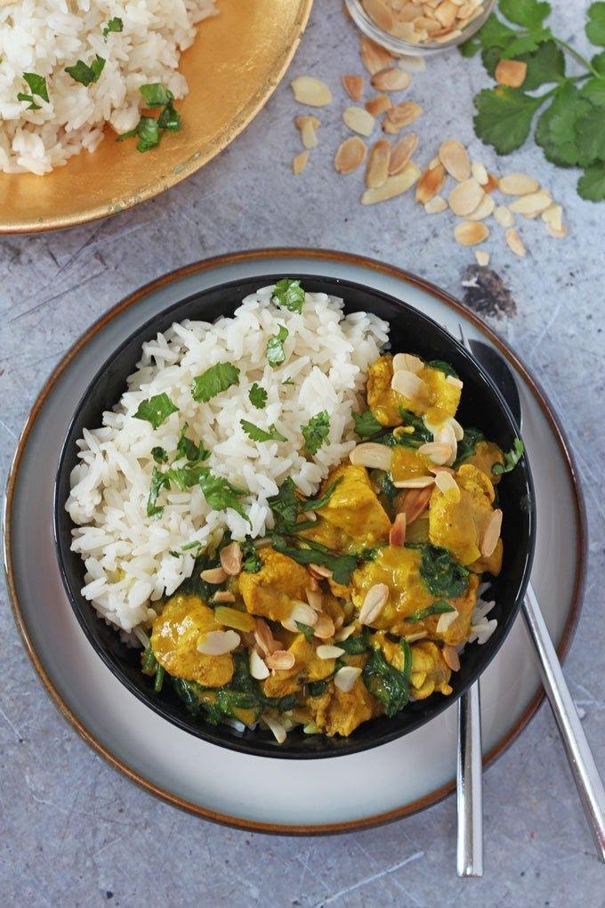 COCONUT AND ALMOND CHICKEN CURRY
