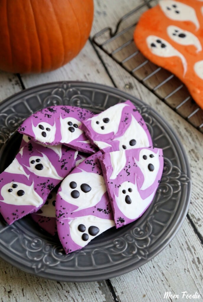 This image has an empty alt attribute; its file name is Halloween-Ghost-Candy-Bark-3-687x1024.jpg